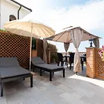 La Roccia Fiorita Con Giardino E Jacuzzi * Varazze