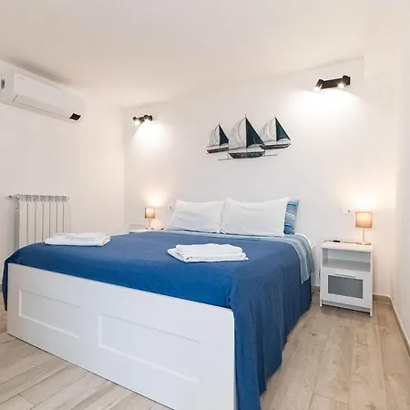 La Roccia Fiorita Con Giardino E Jacuzzi Feriehus