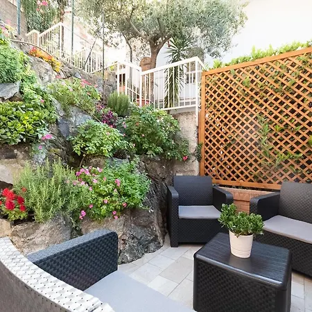 La Roccia Fiorita Con Giardino E Jacuzzi *