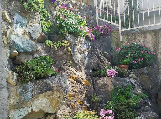 La Roccia Fiorita Con Giardino E Jacuzzi