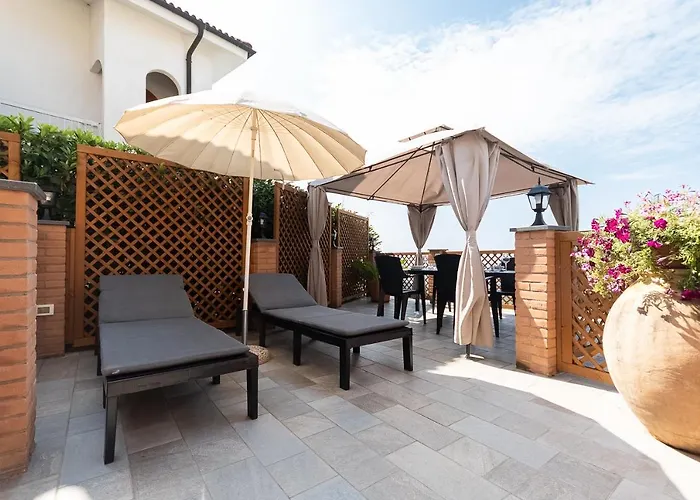 La Roccia Fiorita Con Giardino E Jacuzzi * Varazze