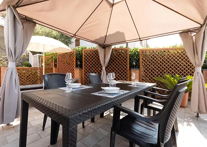 La Roccia Fiorita Con Giardino E Jacuzzi * Varazze