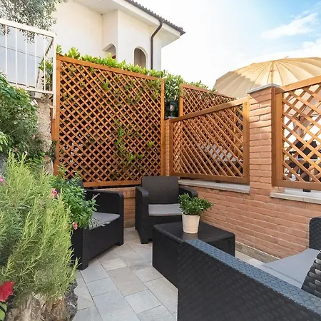 Дом отдыха La Roccia Fiorita Con Giardino E Jacuzzi Варацце