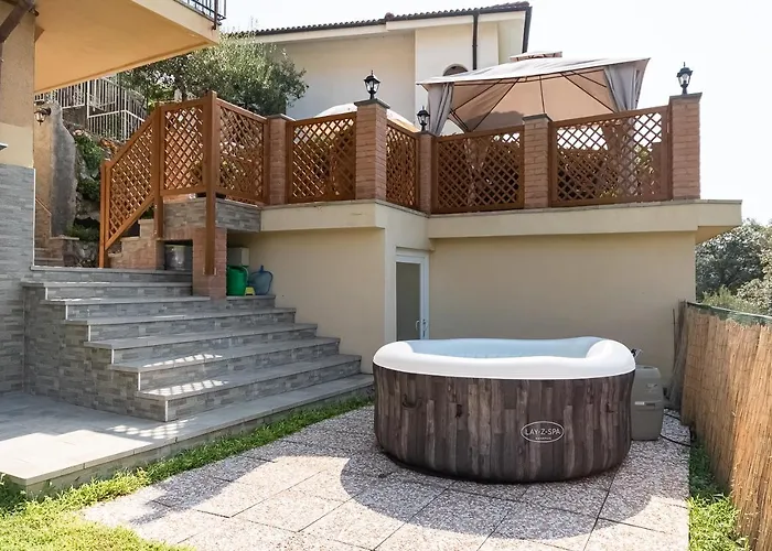 La Roccia Fiorita Con Giardino E Jacuzzi Сasa de vacaciones *