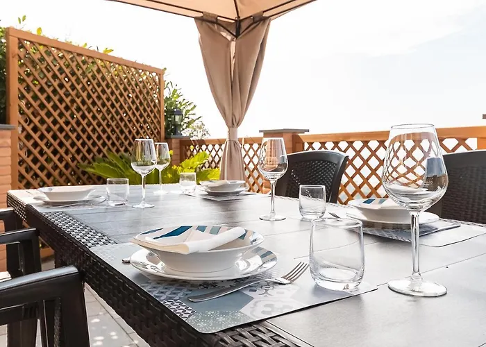 La Roccia Fiorita Con Giardino E Jacuzzi Dom wakacyjny Varazze